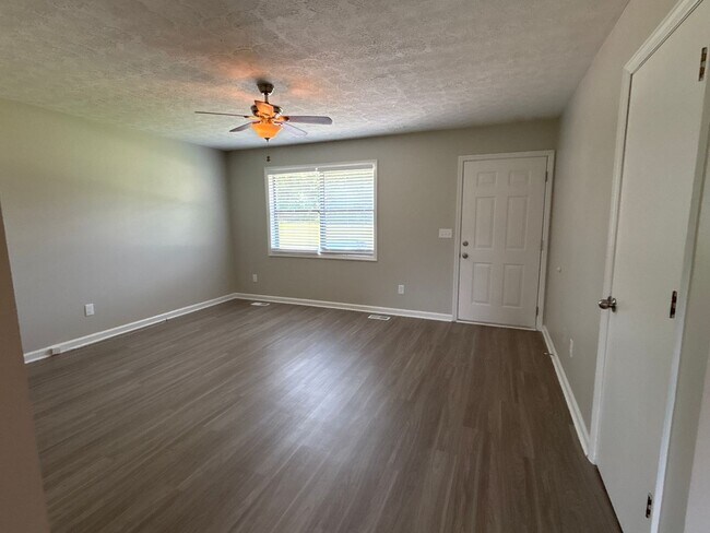 Foto del edificio - Renovated 2 Bedroom Duplex in Manchester!