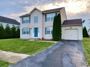Building Photo - 235 Tracer Dr
