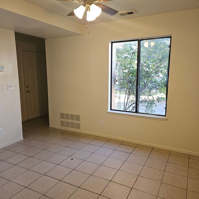 Foto del edificio - 1509 Lynne Renee Ct