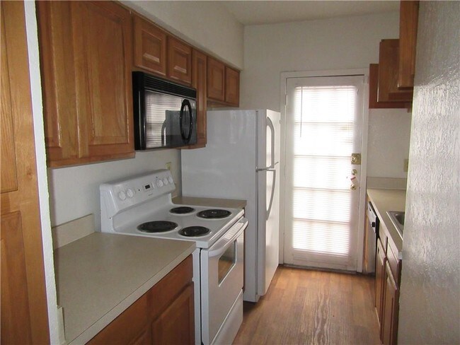 Building Photo - 7522 Holly Hill Dr