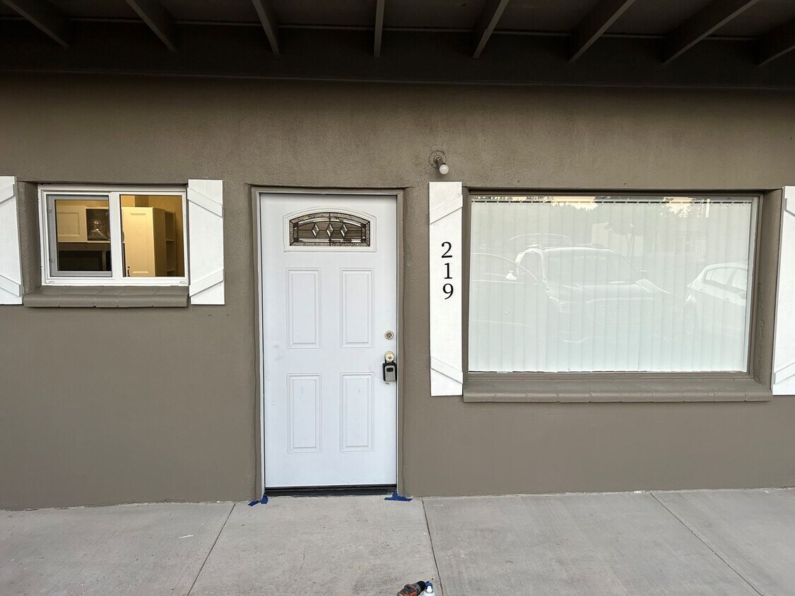 Primary Photo - Centrally located Apartment