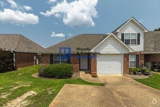 Building Photo - 413 Woodlake Ln