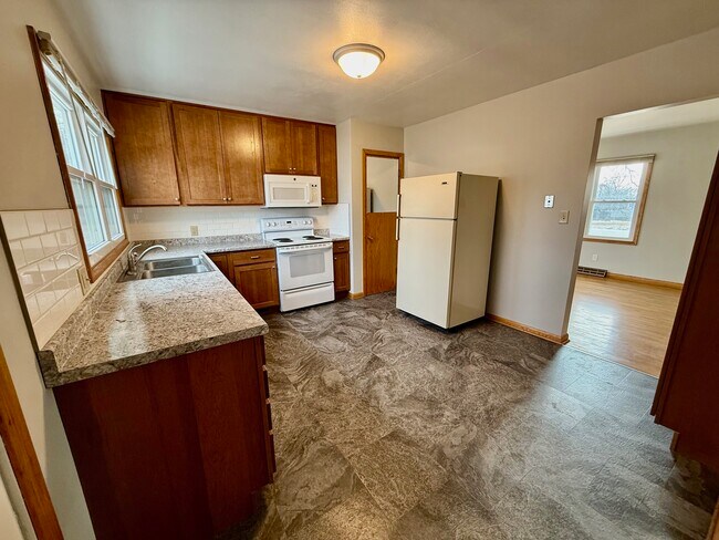 Building Photo - 912 Waterloo Rd