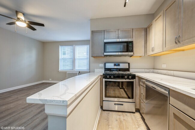 Building Photo - 432 W Belmont Ave