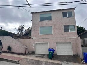 Building Photo - 1121 W Redwood St