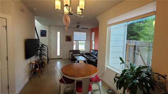 Foto del edificio - 5604 Grover Ave