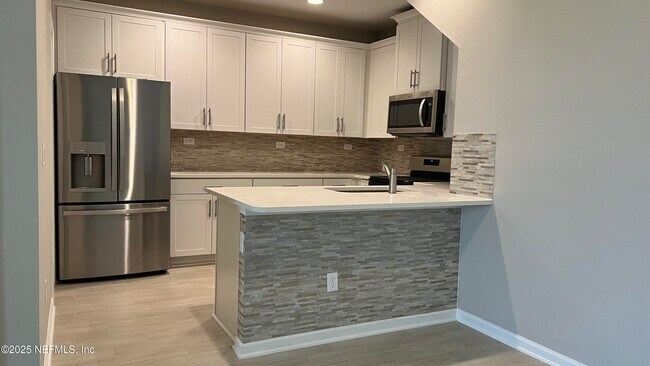 Building Photo - 742 Cherry Elm Dr