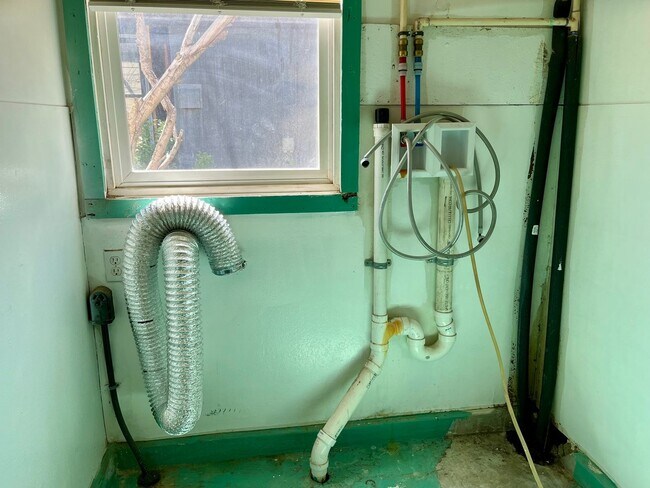 Foto del edificio - Pet friendly 4 bedroom, 2 bath home