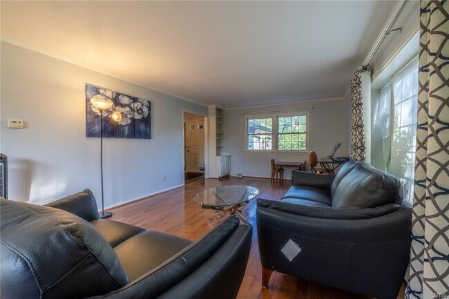 Building Photo - 519 Standish Dr