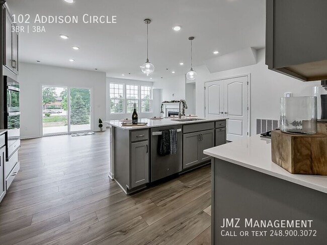 Building Photo - 102 Addison Cir