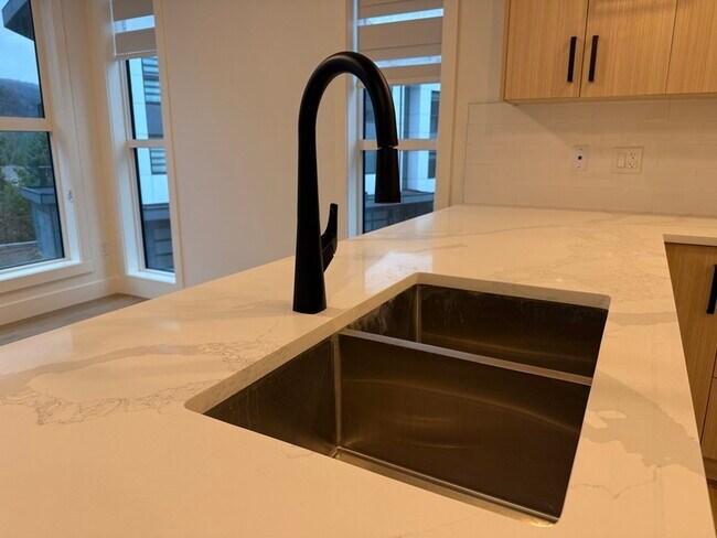 Photo du bâtiment - 1980 Upper Sundance Dr