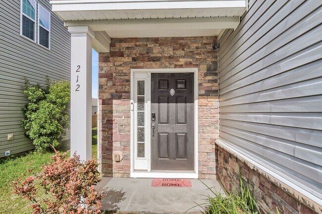 Building Photo - Spacious Summerville Home Near Historic Downtown