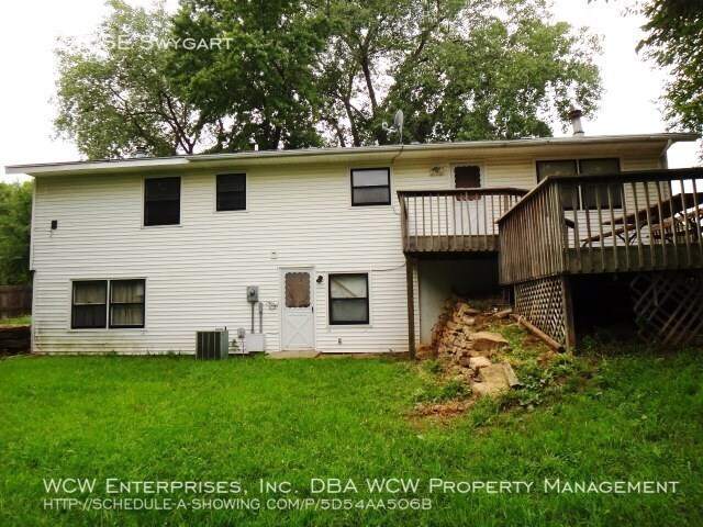 Building Photo - 3008 SE Swygart St