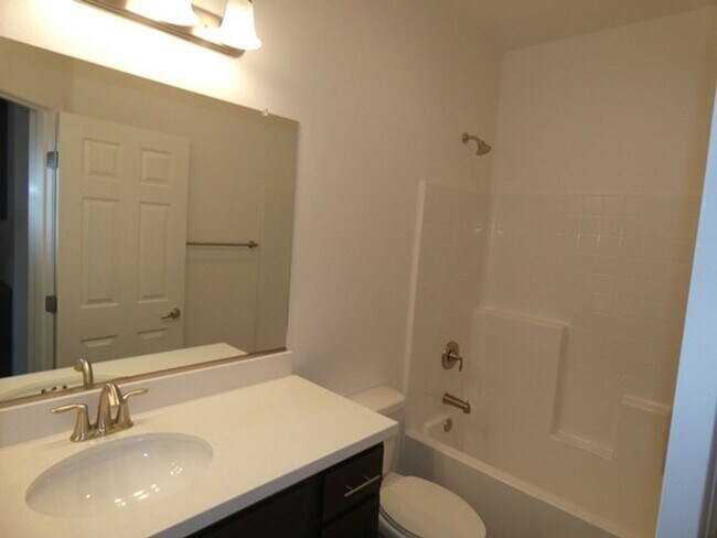 Building Photo - Beautiful Nearly New Single Level Home