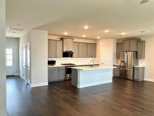 Foto del edificio - 15601 Ellinger Dr