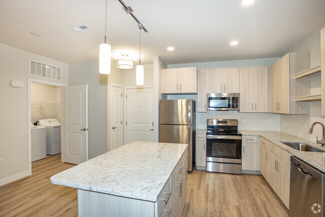 2BR, 2BA - 986 SF - Altair at the Heights