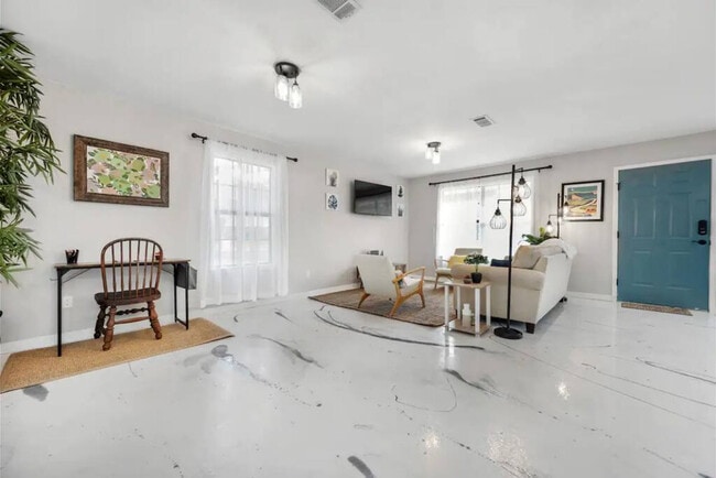 Building Photo - 2001 N 61st Ave