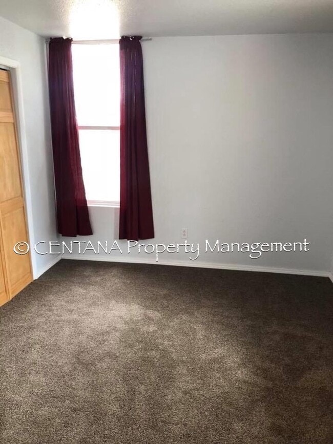 Building Photo - 1119 W Broadway St