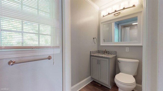 Building Photo - 2 br, 1 bath  - Colonial Arms Apartments