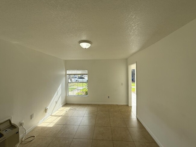 Building Photo - 316 Mango Dr