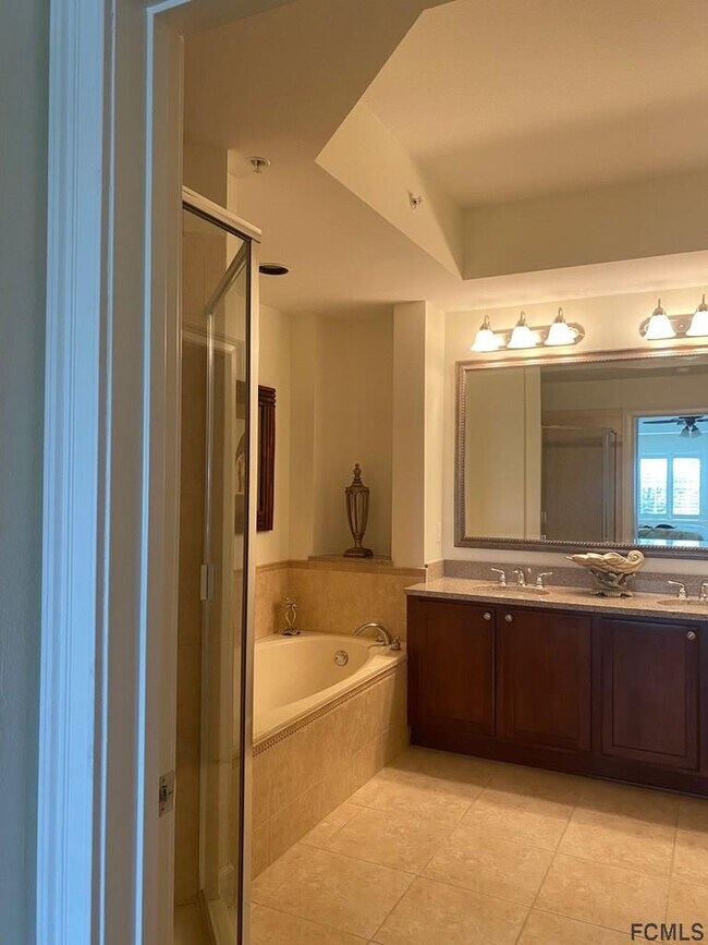 Building Photo - 102 Yacht Harbor Dr