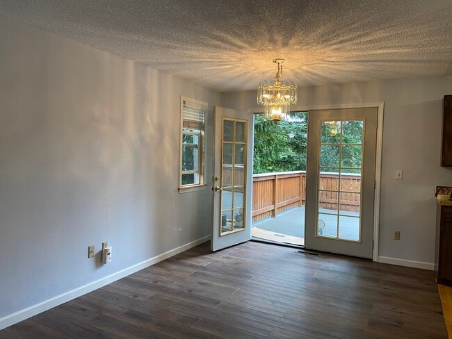 Building Photo - 11624 NE 74th St