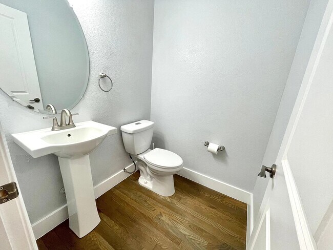 First floor bathroom - 1874 Vine St
