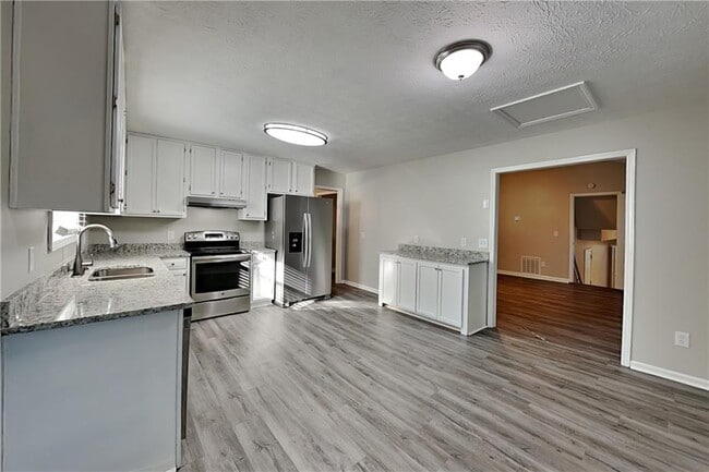 Foto del edificio - 4036 Evelyn Dr