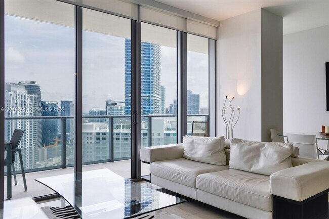 Foto del edificio - 1300 Brickell Bay Dr