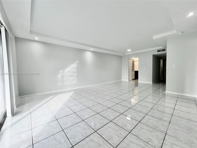 Building Photo - 8450 Lagos De Campo Blvd
