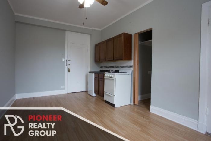 Foto del edificio - 0 bedroom in CHICAGO IL 60613