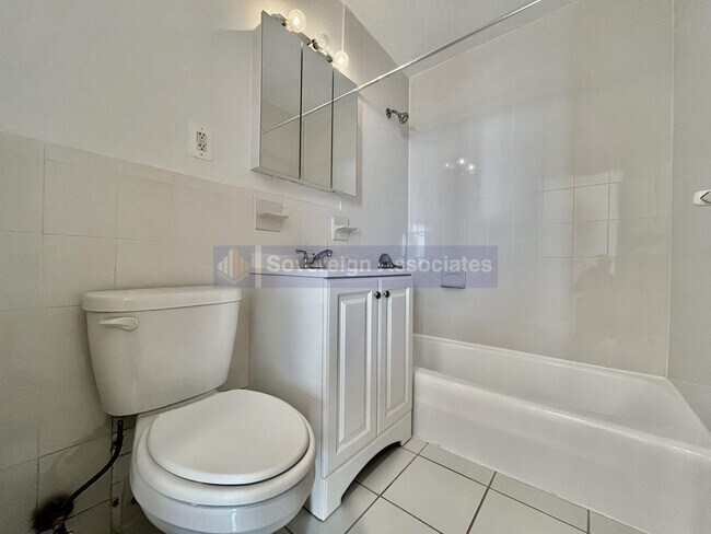 Foto del edificio - 3333 Broadway