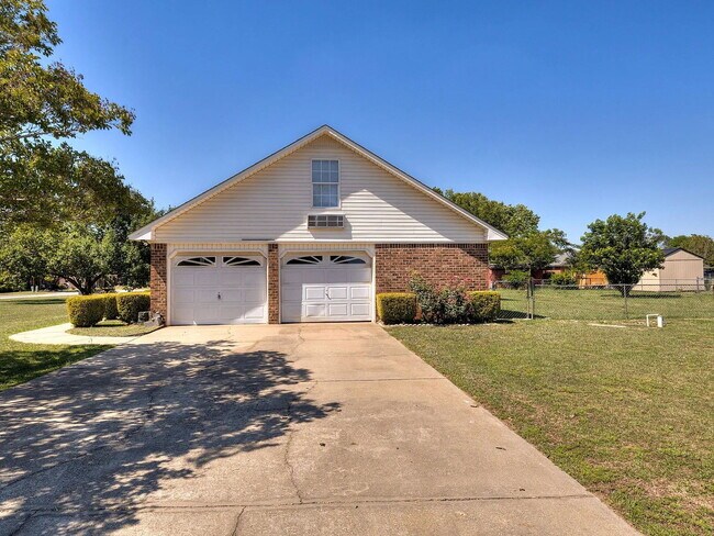Building Photo - Lawn care included!