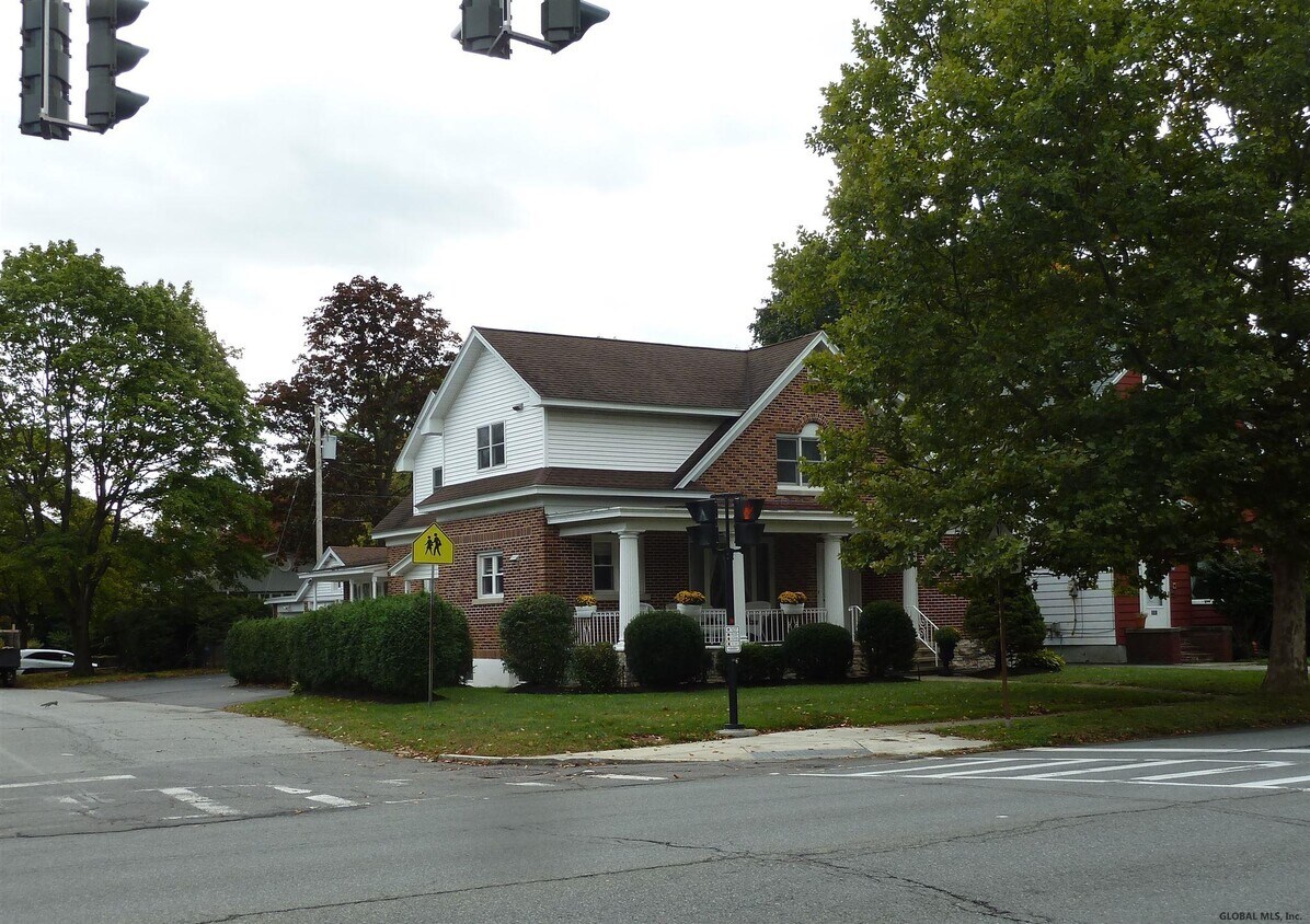 Primary Photo - 806 New Scotland Ave