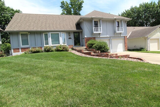 Foto del edificio - 4 Bedroom 2.5 Bath Home In Overland Park