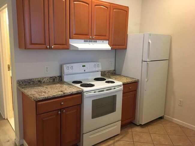 kitchen area - 735 Walnut St