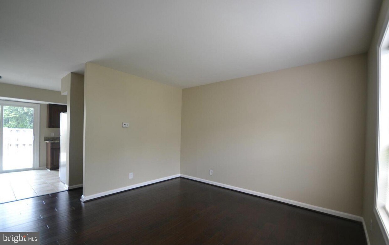 Primary Photo - 309 Surry Ln