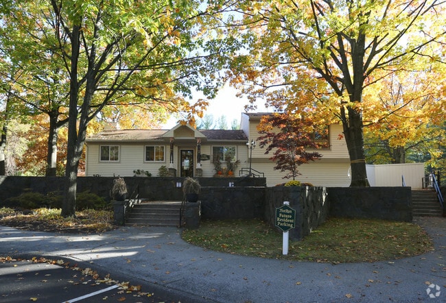 Building Photo - Fox Run Apartments