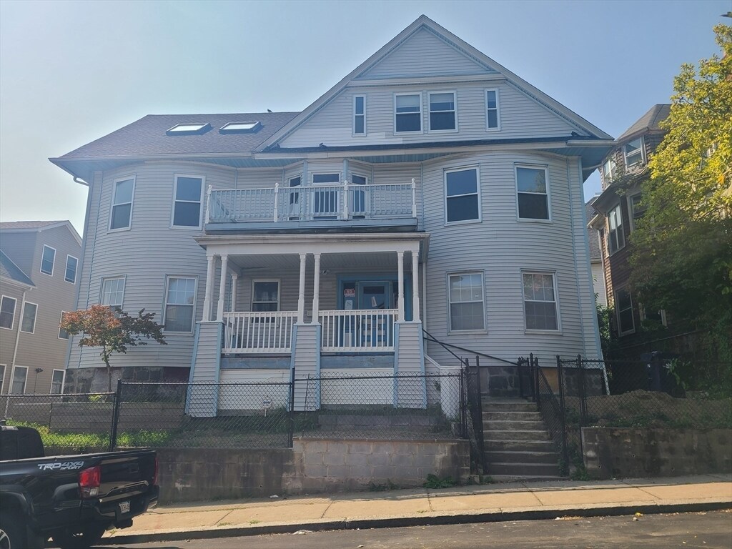 Primary Photo - 11 Greenbrier St