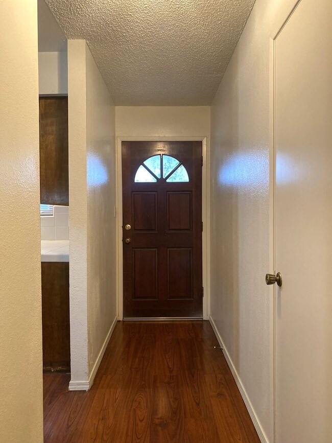 Building Photo - Available now! 3-bdrm./2-bath home with sp...