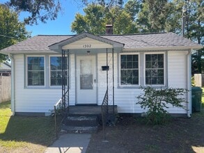 Building Photo - 1302 Cherry St