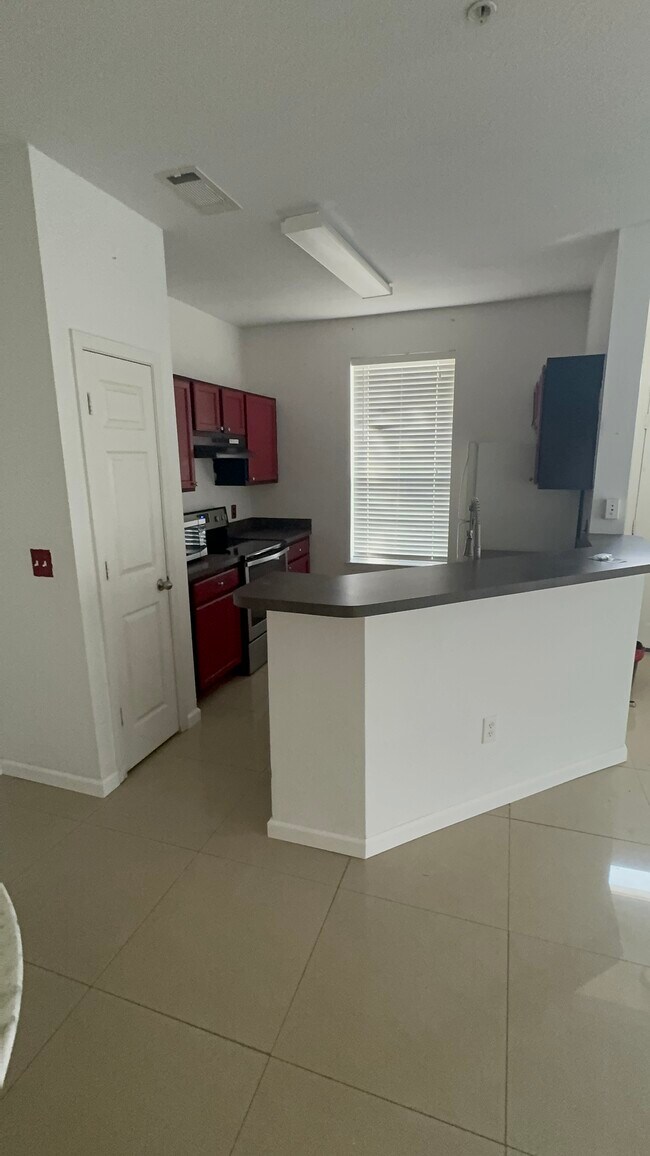 9005 Lee Vista Blvd, Orlando, FL 32829 Townhome Rentals in Orlando FL