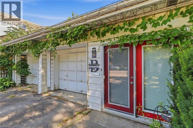 Building Photo - 356 Thompson Rd