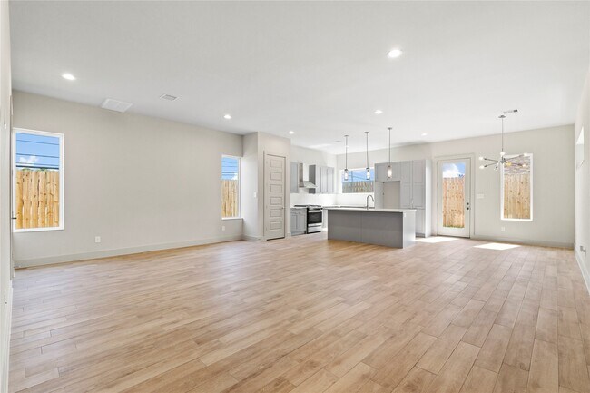 Building Photo - 5726 Rucio Ln