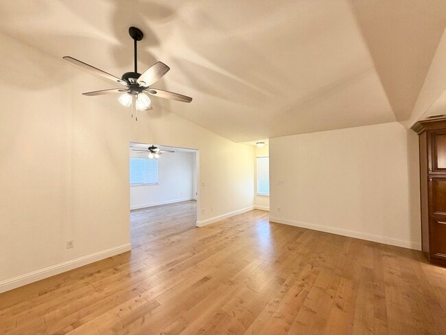 Building Photo - Beautifully updated 3 bedroom 2 bathroom duplex in Carmichael!