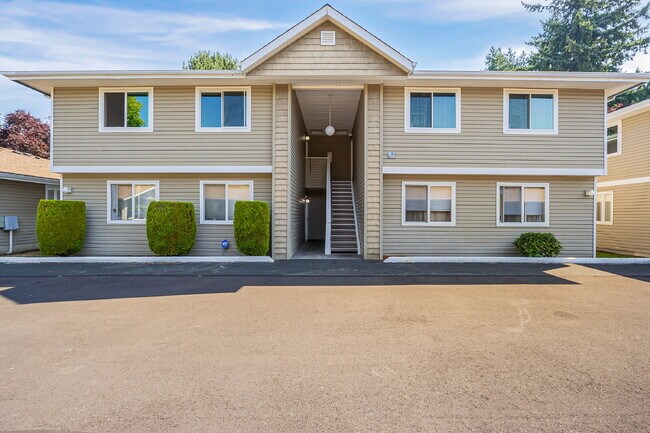 Building Photo - Super cute 2 bedroom, 1 3/4 bathrooms, Ful...