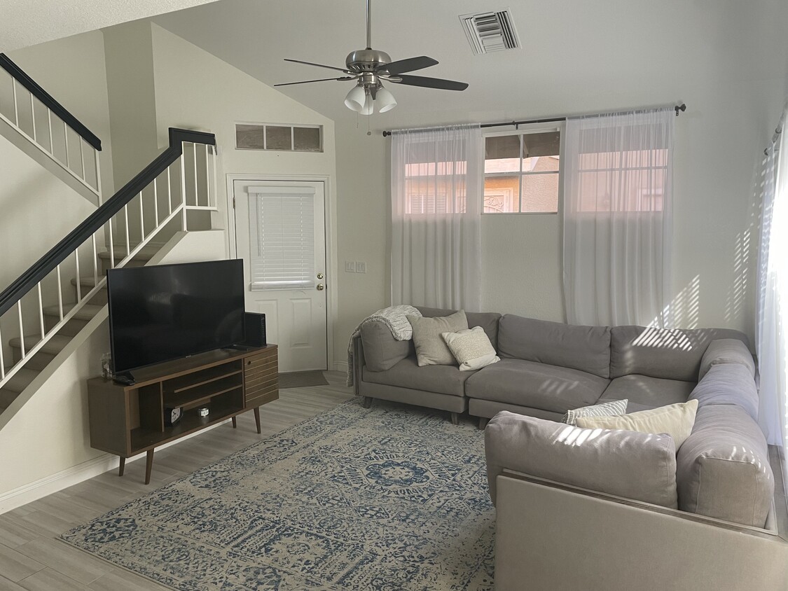 1633 E Lakeside Dr Unit 192, Gilbert, AZ 85234 Condo for Rent in