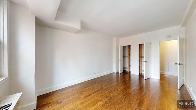 Building Photo - 220 E 63rd St