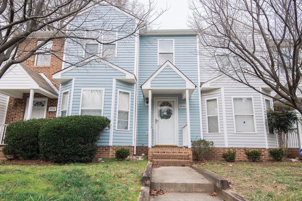 Primary Photo - Updated 3 Bedroom Townhome Available Early...