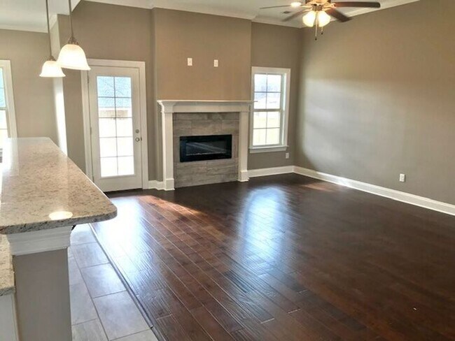 Building Photo - 105 Pine Valley Dr